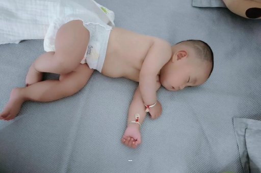 威海宝宝多久会抬头